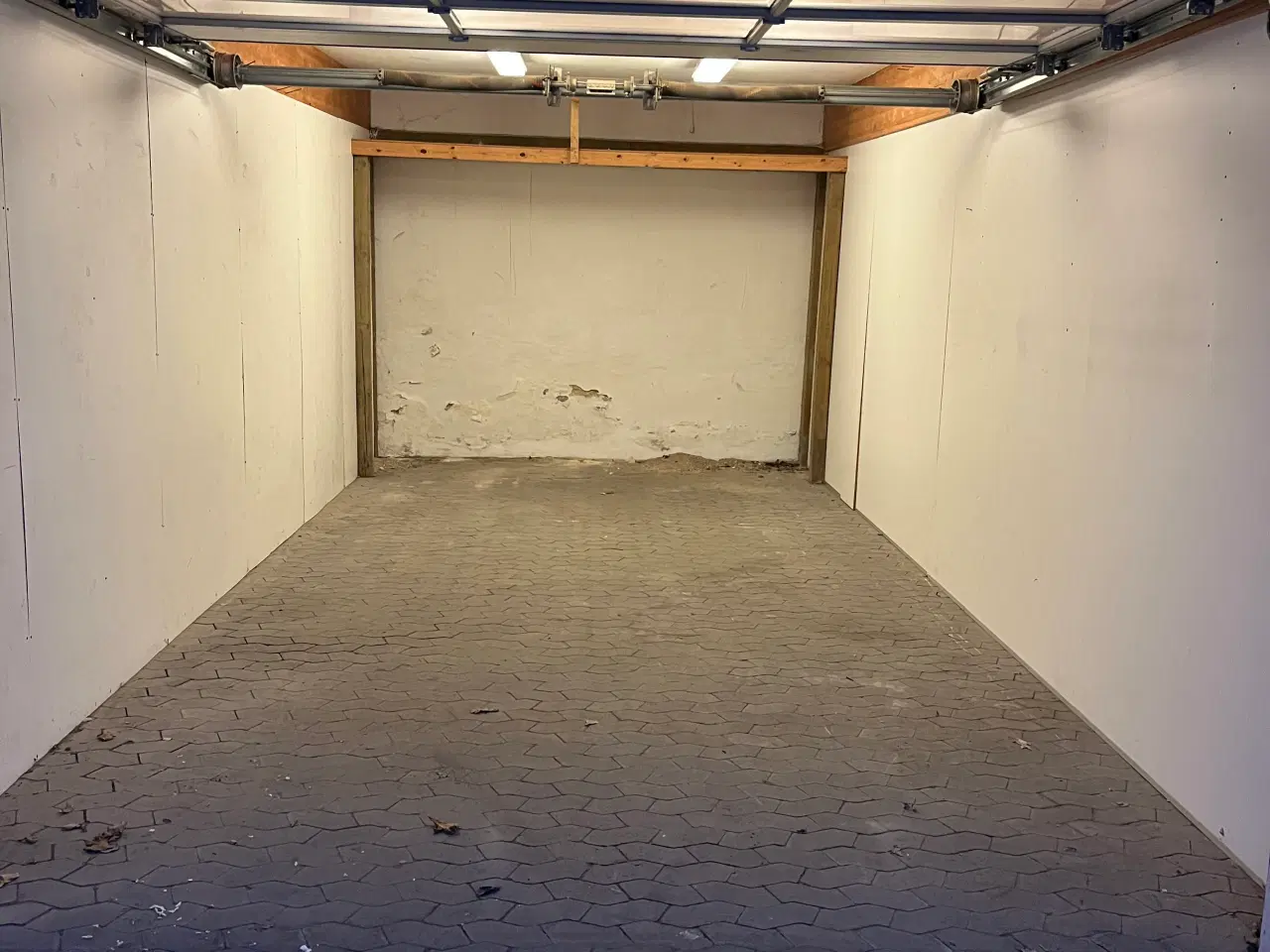 Billede 1 - Lager/garage udlejes 