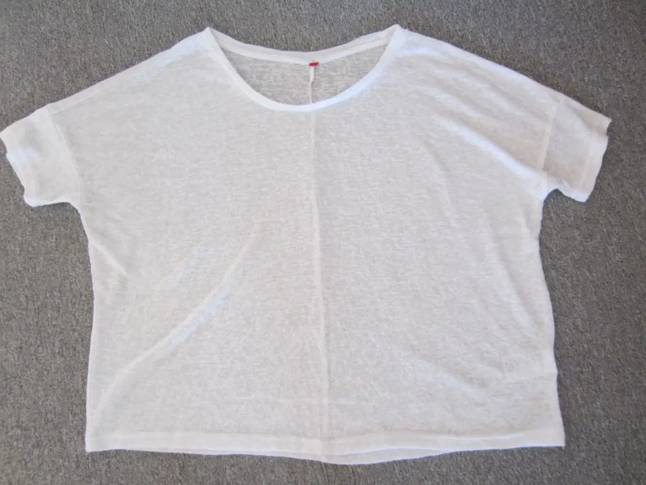 Billede 1 - Hvid bluse i str, M ( str. 36 - 38)