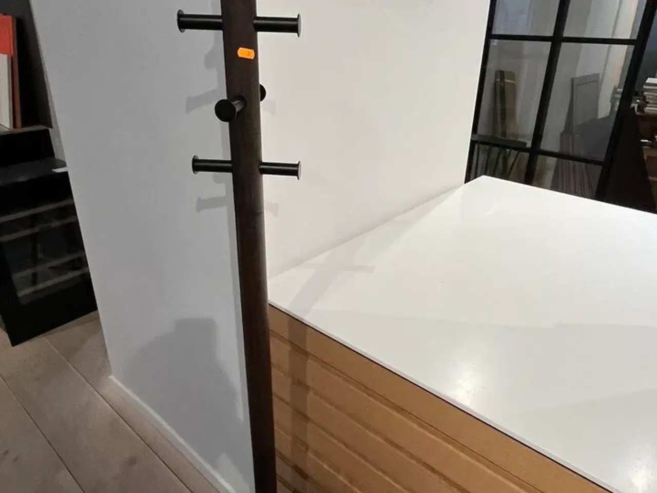 Billede 1 - Stumtjener UMBRA + Knagehylde