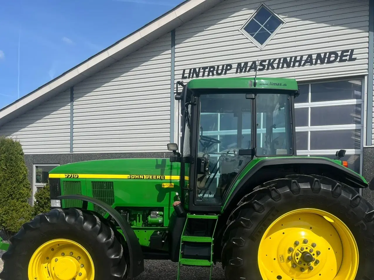 Billede 11 - John Deere 7710 8.1L motor, store hjul og frontlift. En ejeres velholdt gård traktor.