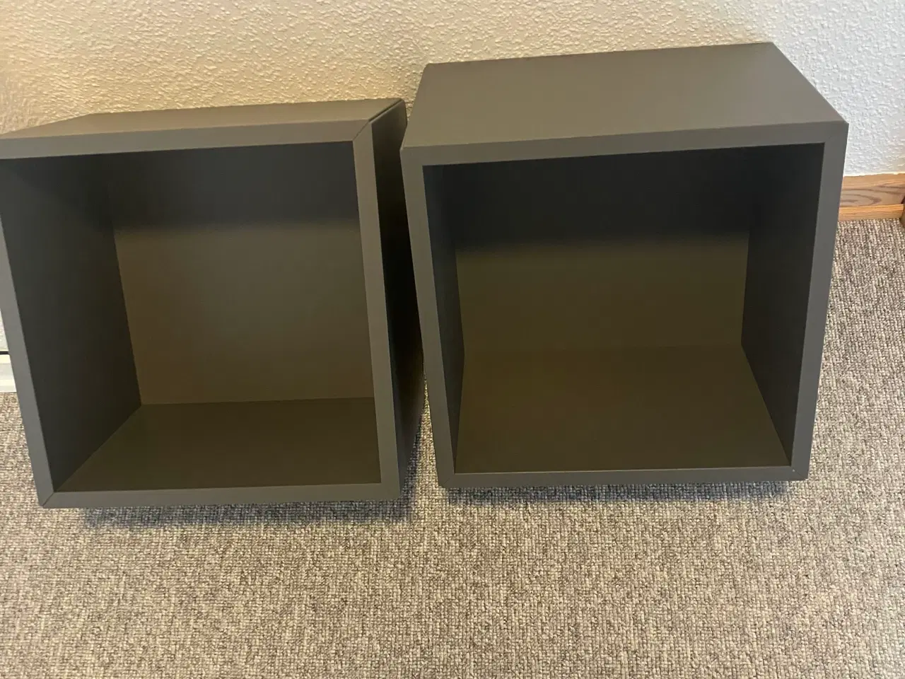 Billede 2 - Møbler med mere kom med et bud