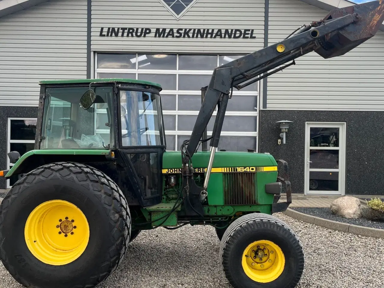 Billede 6 - John Deere 1640 Med græsdæk og frontlæsser
