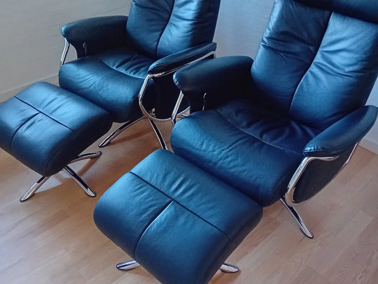 Billede 2 - 2 super lækker dreje og hvilestole med forskammel
