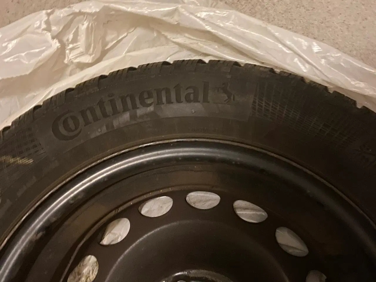Billede 3 - Vinterdæk med fælge til C1/ Aygo og lignende 