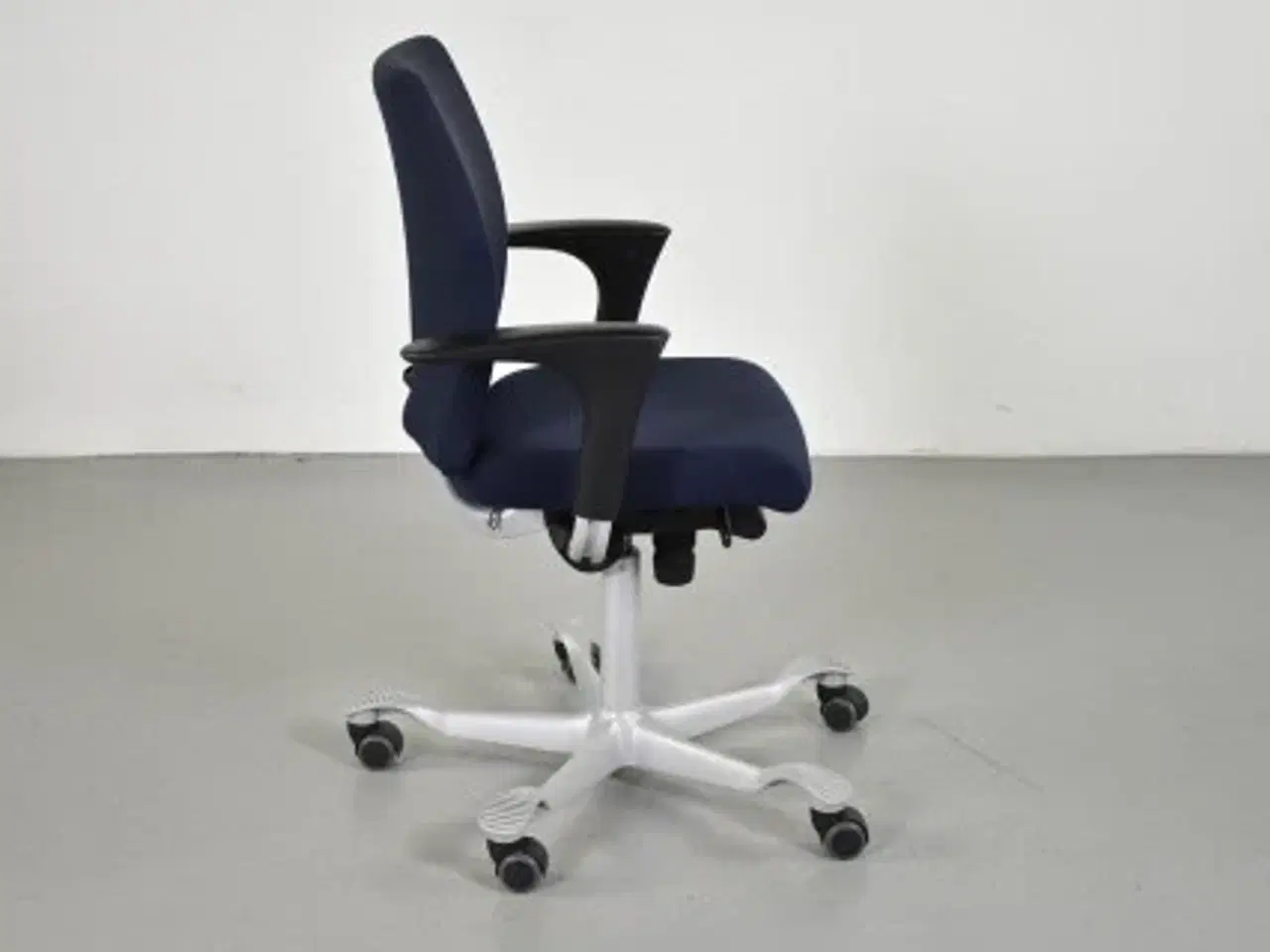 Billede 4 - Häg h04 4200 kontorstol med blåt polster, sølvgråt stel og armlæn