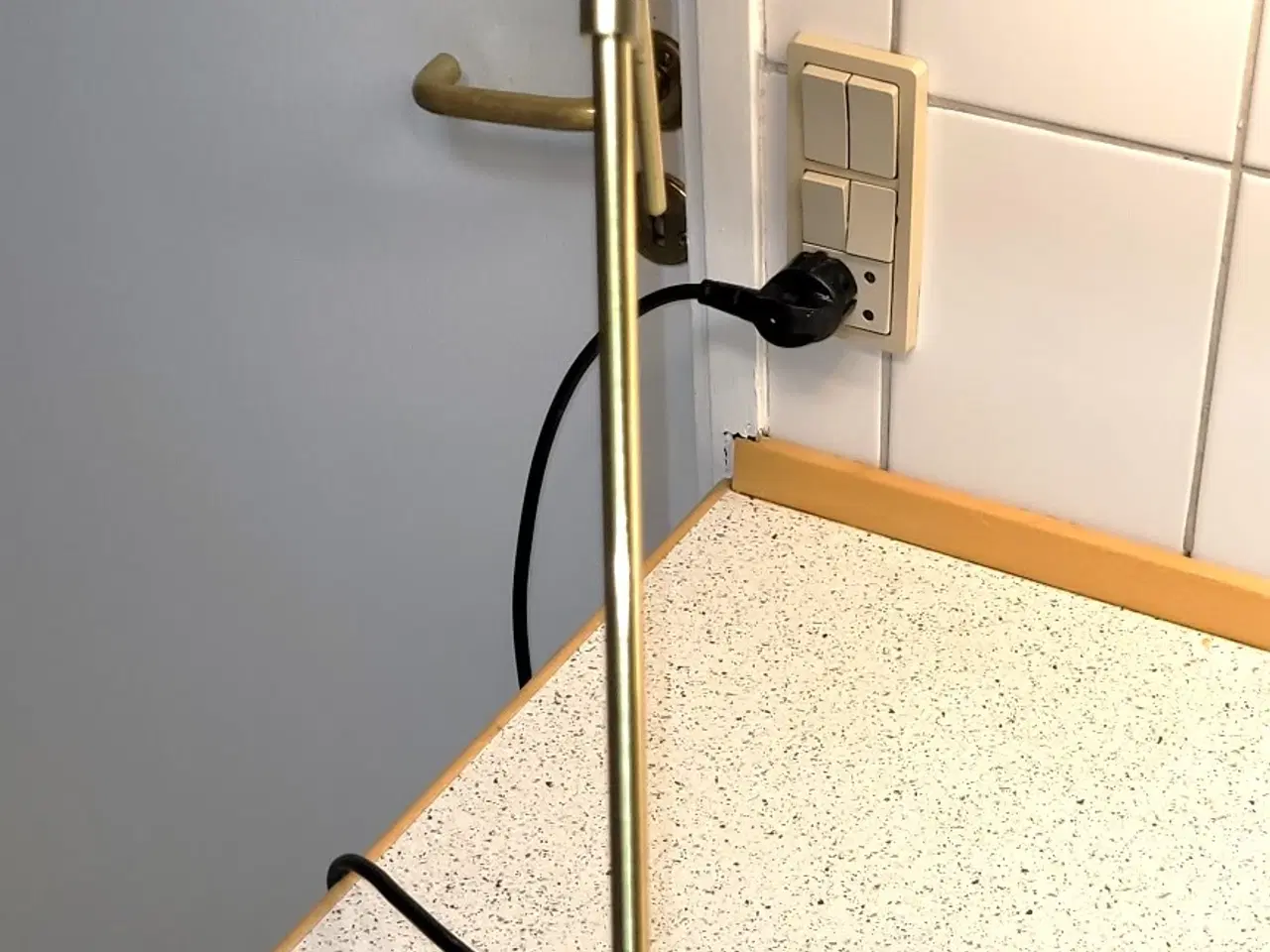 Billede 9 - Aneta 18101 skrivebordslampe i moderne stil .