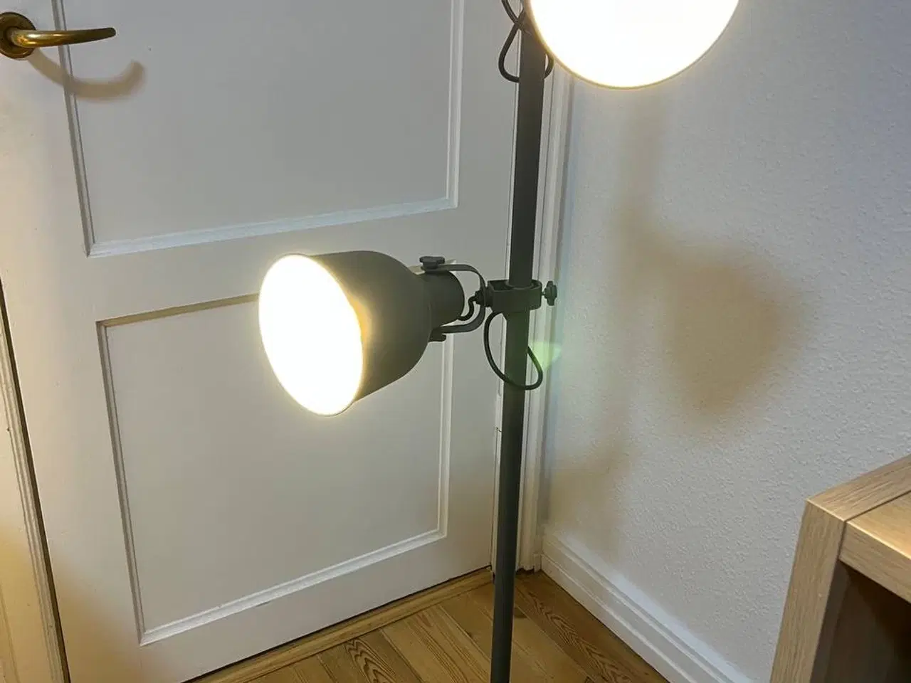 Billede 4 - IKEA Hektar 3-armet gulvlampe – fleksibel industri