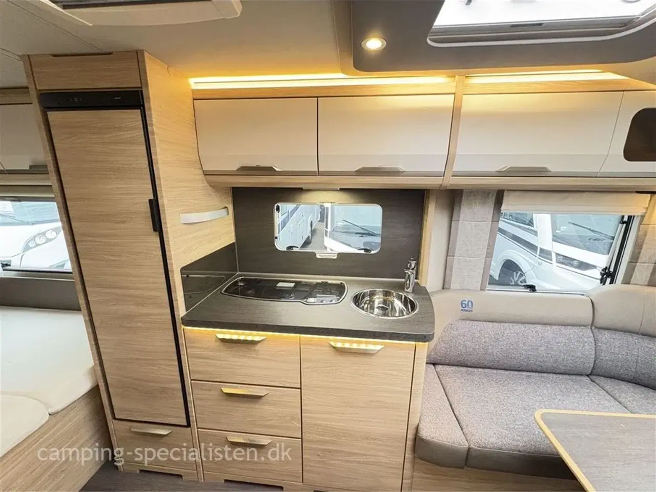 Billede 7 - 2021 - Knaus Südwind 500 UF "60 Years Celebration"   Knaus Südwind 500 UF 60 Year Celebration 2021 - Se den nu hos Camping-Specialisten.dk