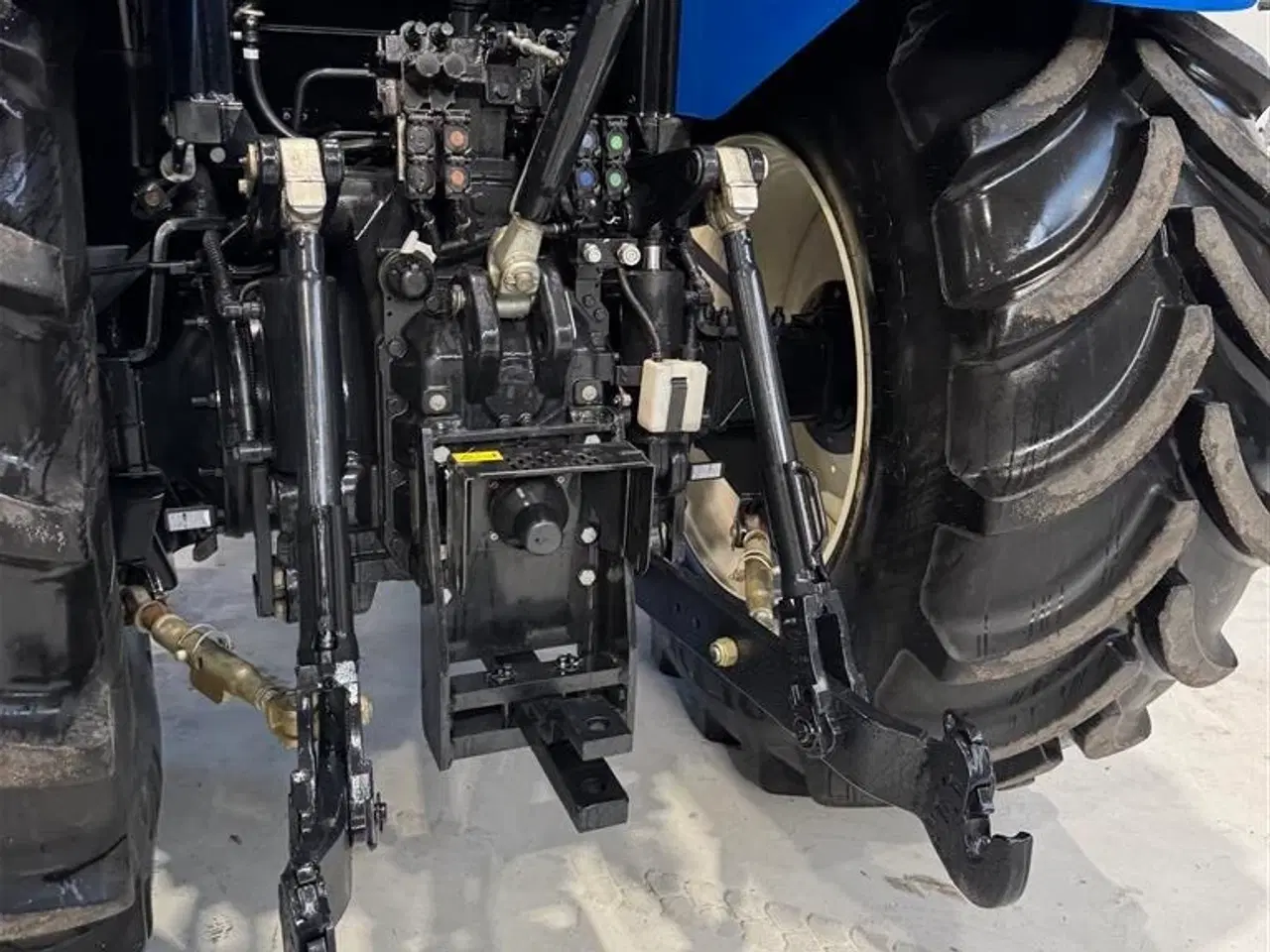 Billede 14 - New Holland T7.215 S KUN 1400 TIMER OG FULD AFFJEDRING!