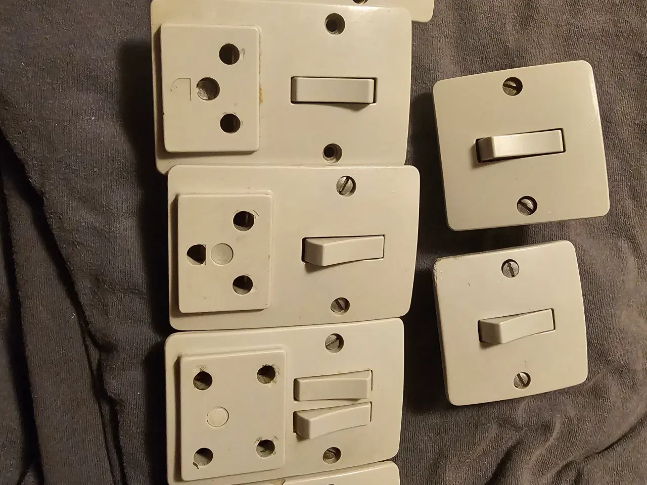 Billede 1 - Ældre afbrydere og stikkontakter