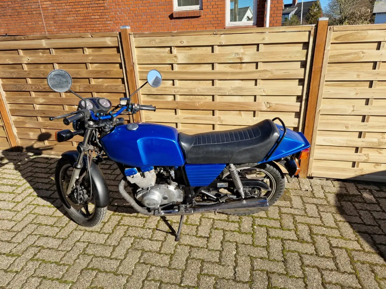 Billede 2 - Renoveret GSX 250 Medfølger masse resevdele