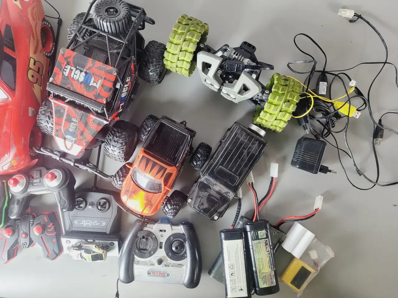Billede 5 - Kæmpe Lot! Fjernstyrede Biler, Controllere Batteri