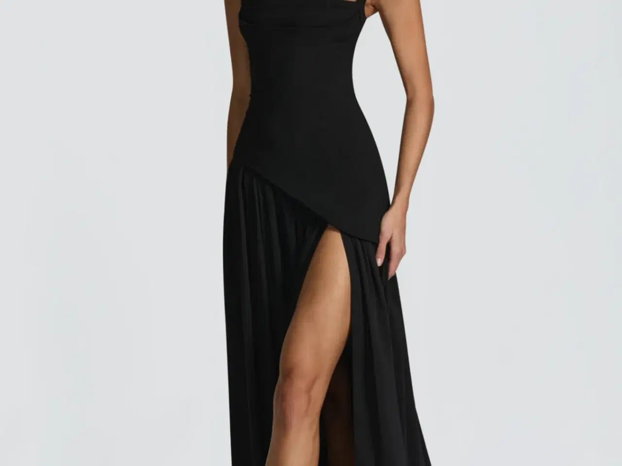 Billede 3 - Helt ny, elegant og ubrugt kjole 