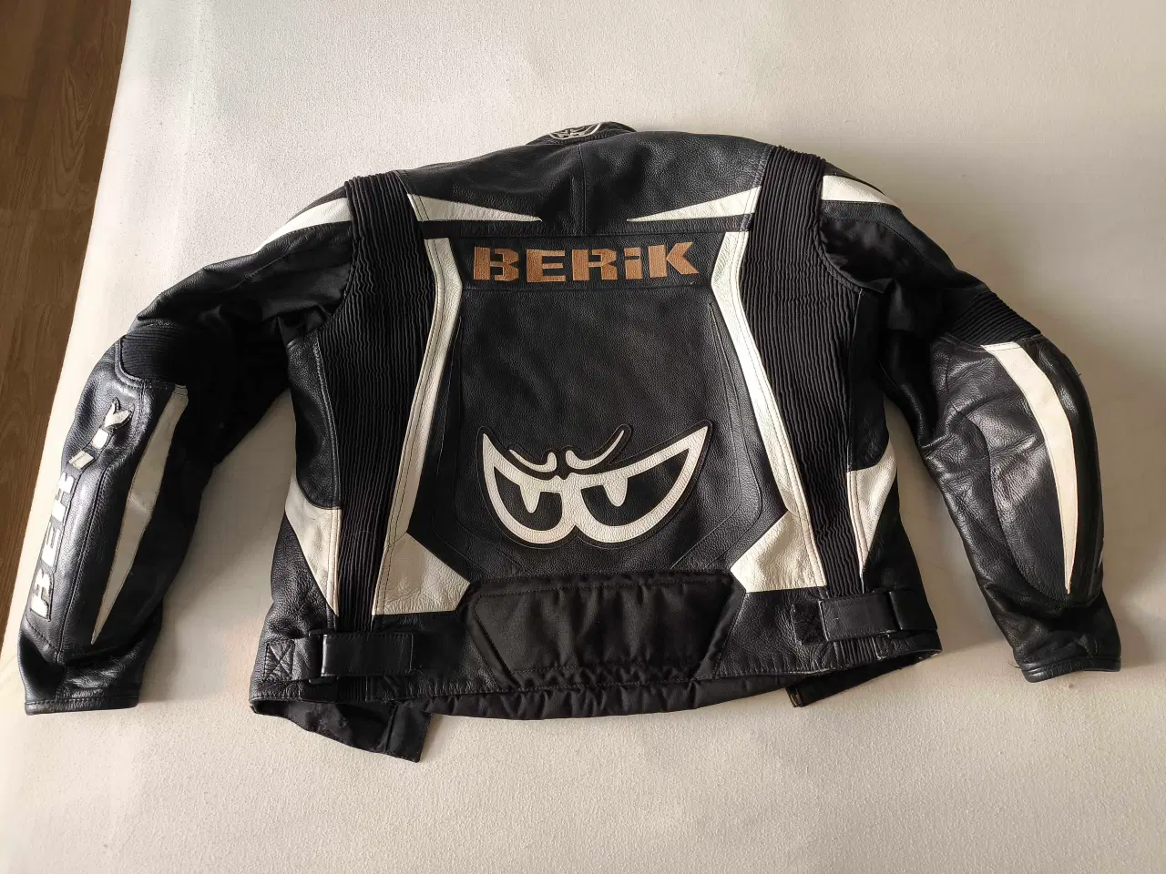Billede 2 - Berik 2 delt læderdragt