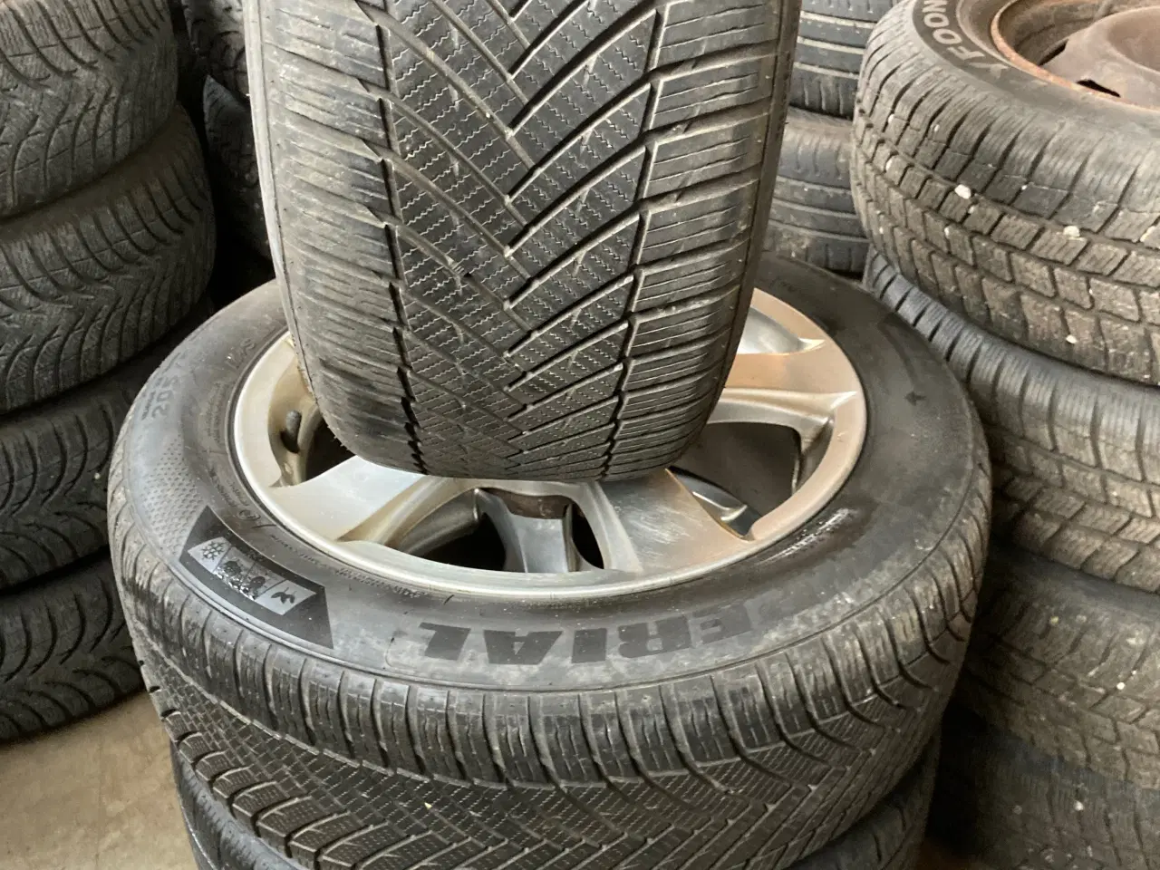 Billede 2 - Helårs Dæk Opel