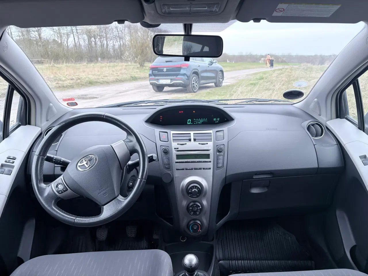 Billede 3 - Toyota Yaris solid, økonomisk og velholdt bil