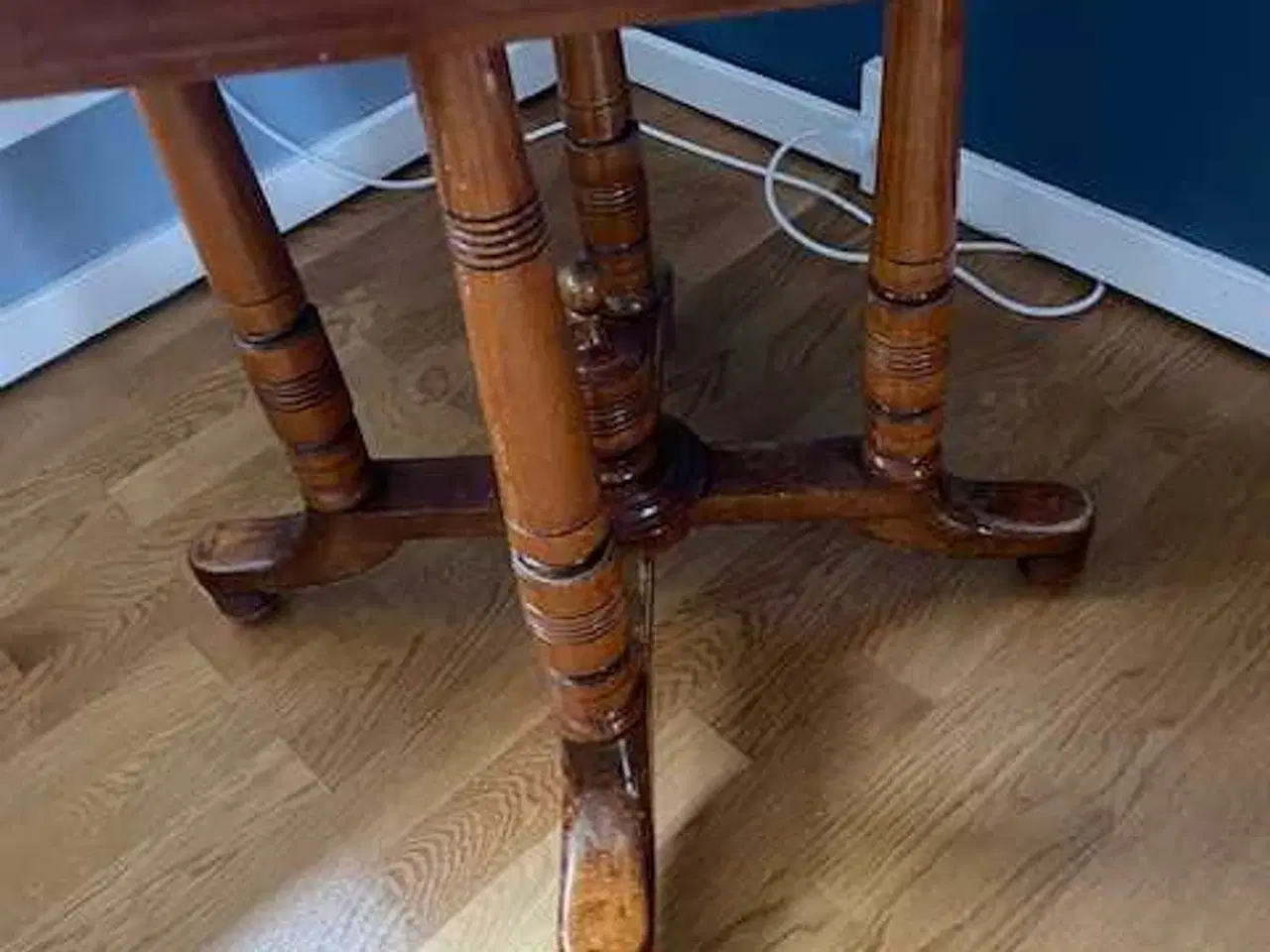 Billede 2 - Antikt ottekantet lampebord