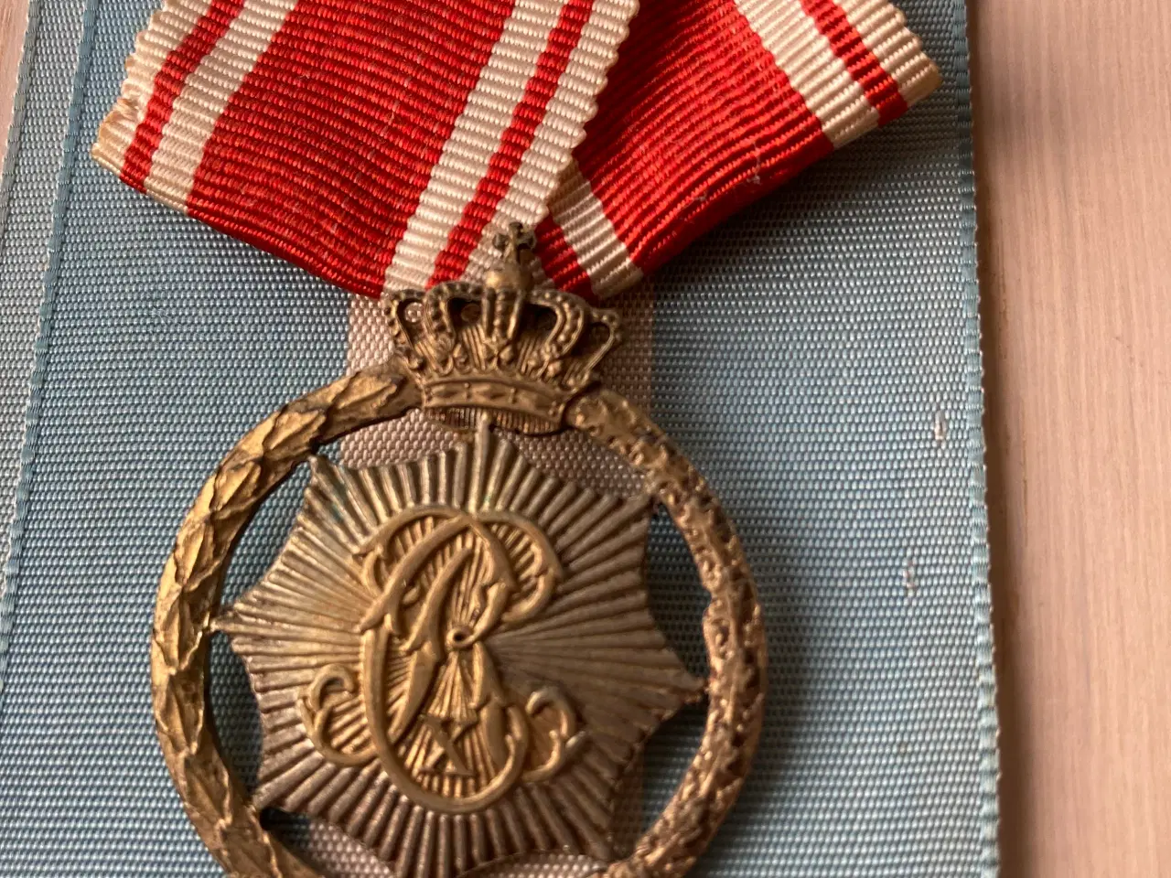 Billede 6 - Bowlerhat fra 1923 og emblemer