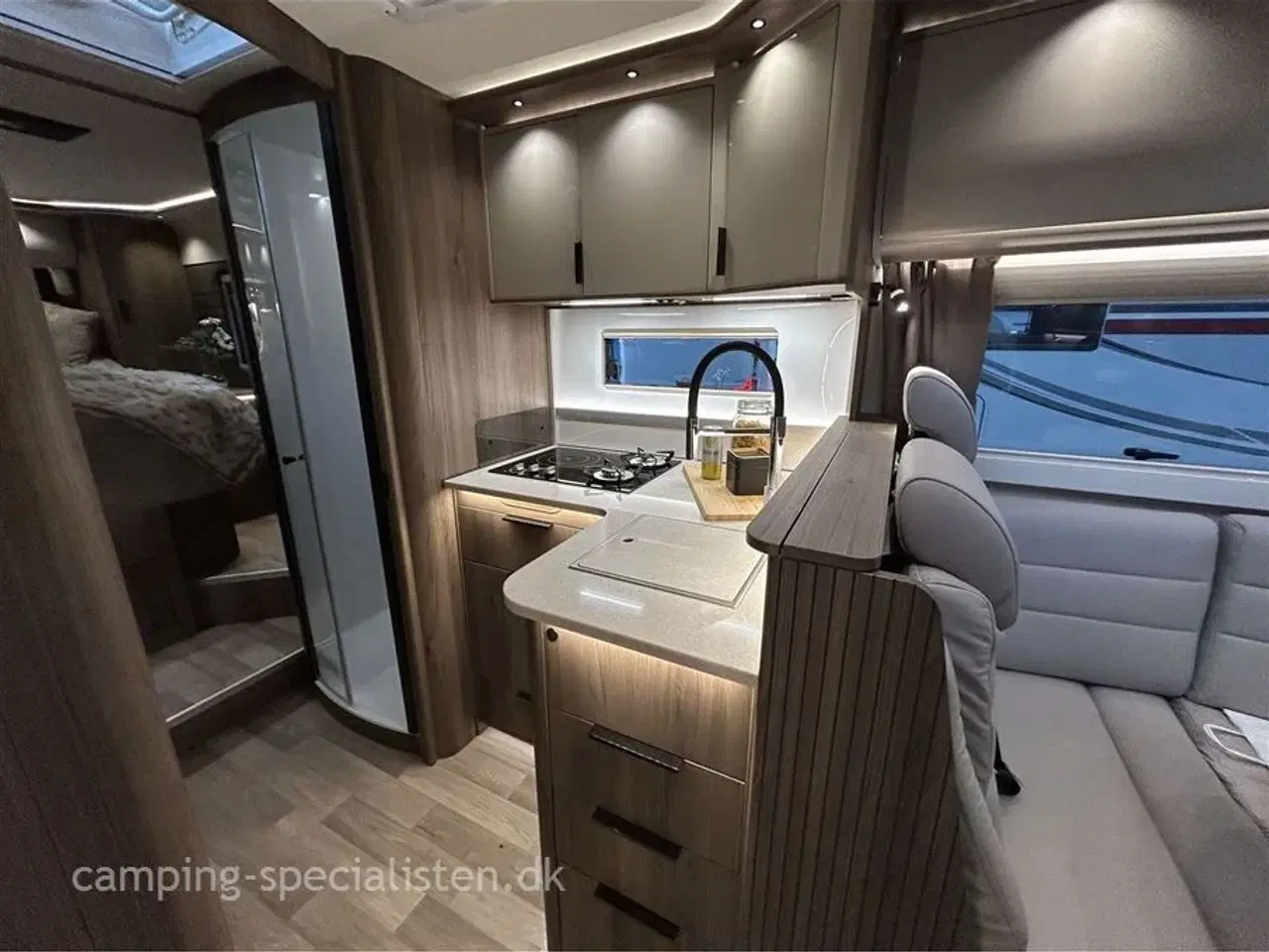 Billede 7 - 2026 - Kabe Imperial   NYHED 2026 Kabe Imperial R I830 kan snart ses hos Camping-Specialisten.dk