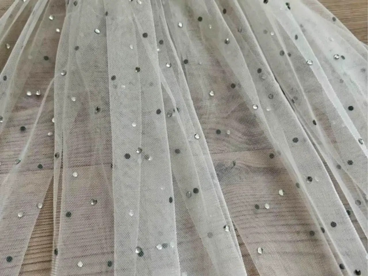 Billede 4 - Brudekjole med slør og skørt sælges