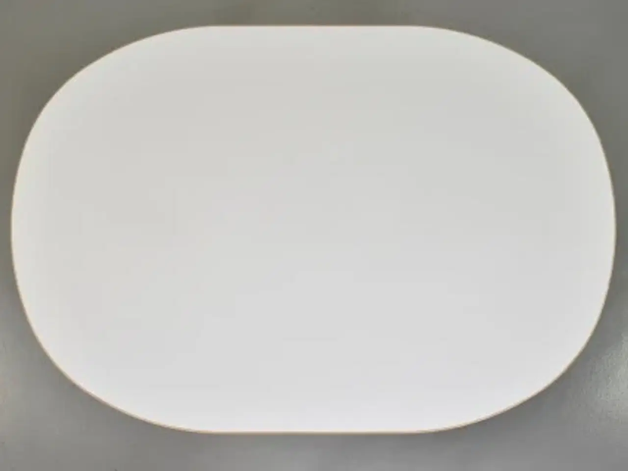 Billede 5 - Ovalt bord i hvid med træ kant