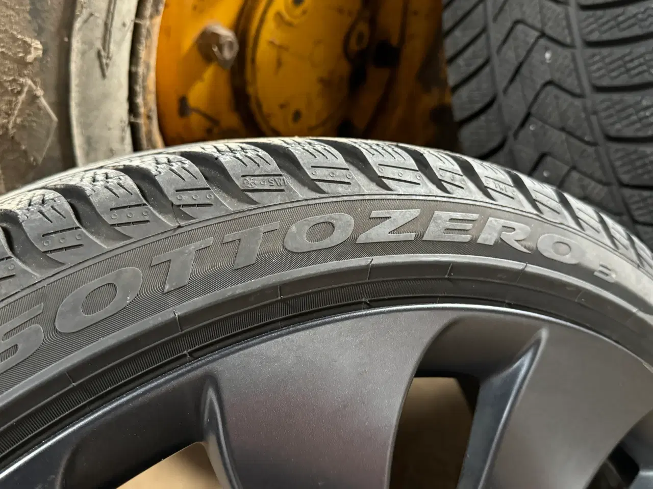 Billede 3 - Pirelli vinterdækpakke med 21" Überturbine-fælge
