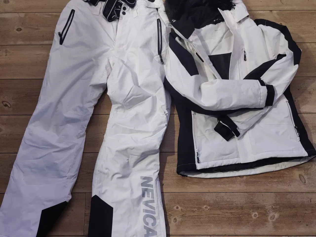 Billede 1 - Lækker skijakke og buskser