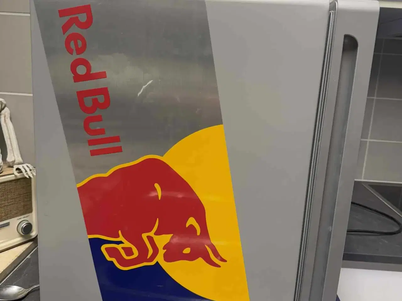 Billede 2 - Redbull minikøleskab sælges! :)