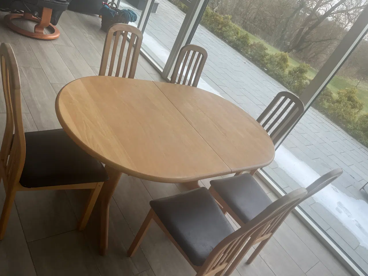 Billede 1 - Skovby spisebord med stole