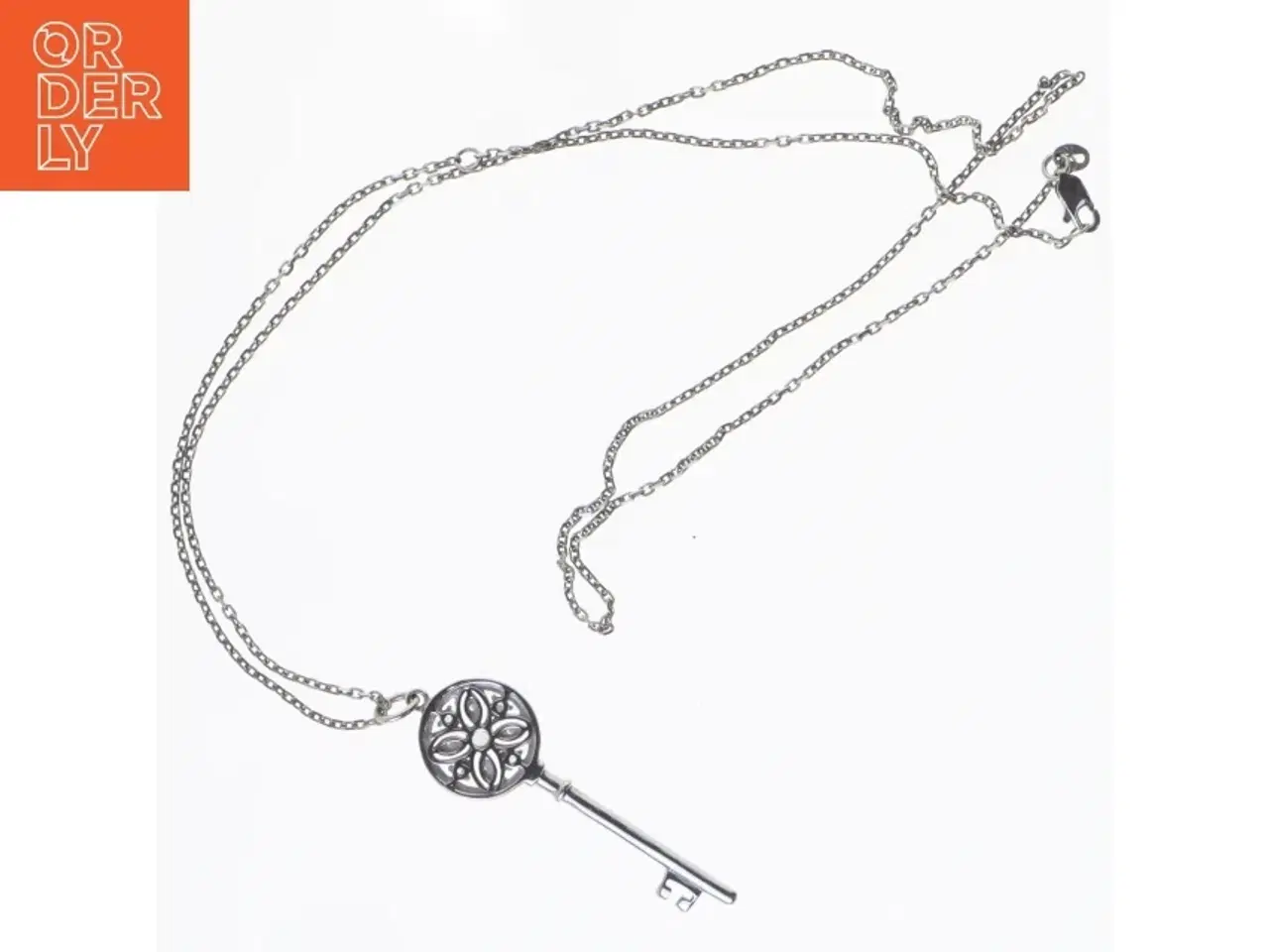 Billede 1 - Sølvfarvet nøgle halskæde (str. Ø 21 cm)