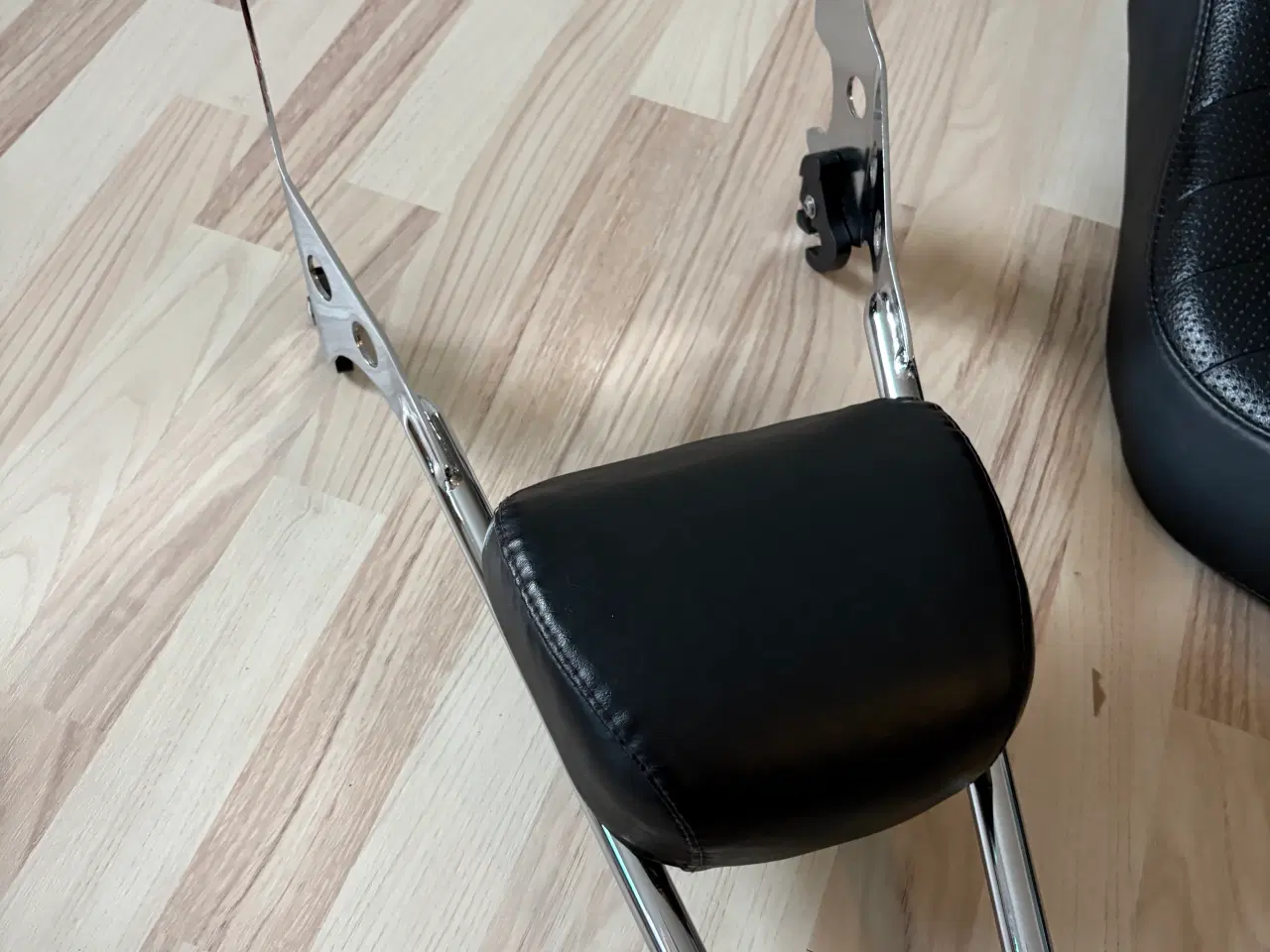 Billede 6 - Sæde, sissybar , vindskærm