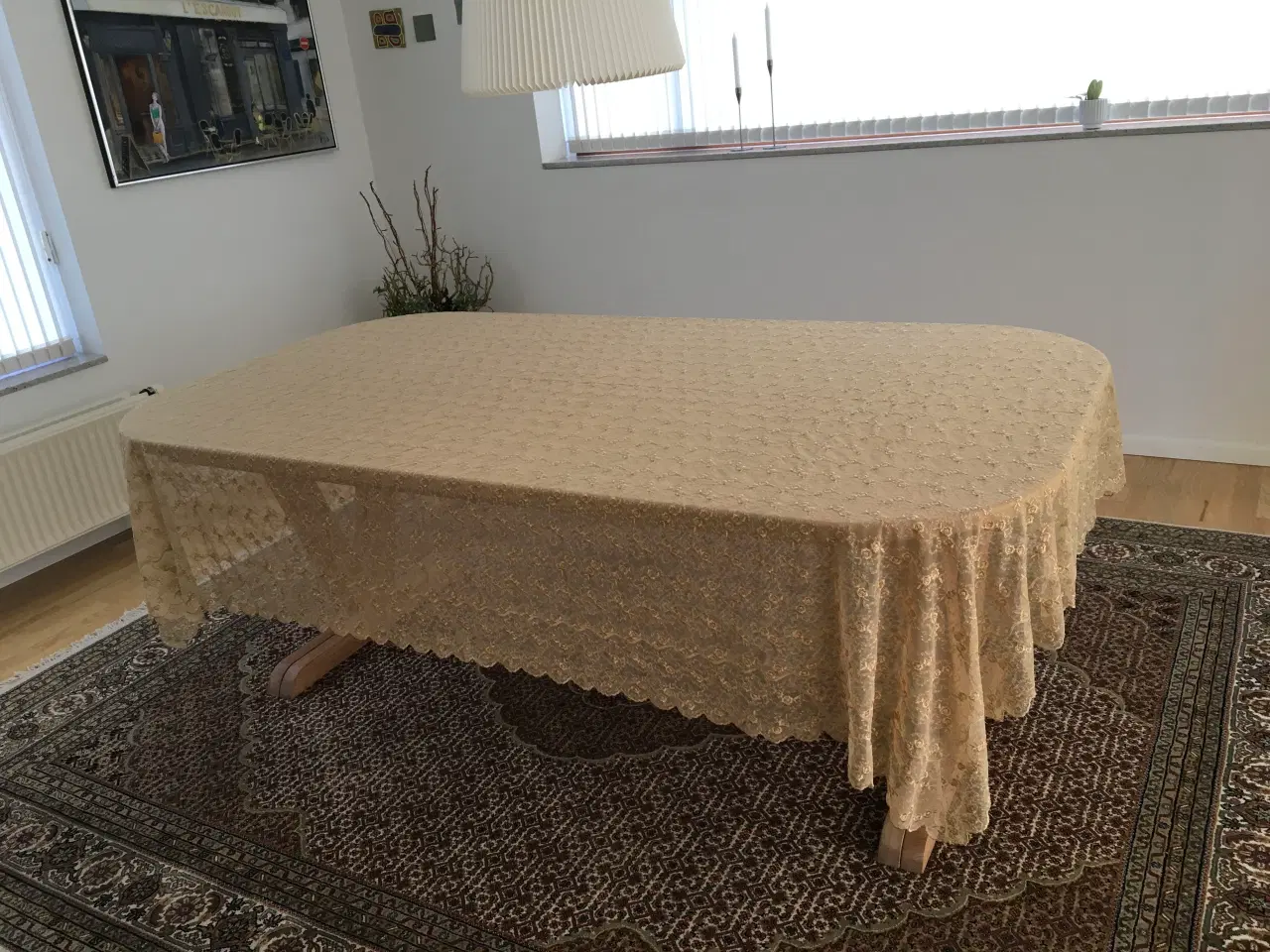 Billede 2 - Fransk håndsyet dug i broderi anglaise med bølgeka