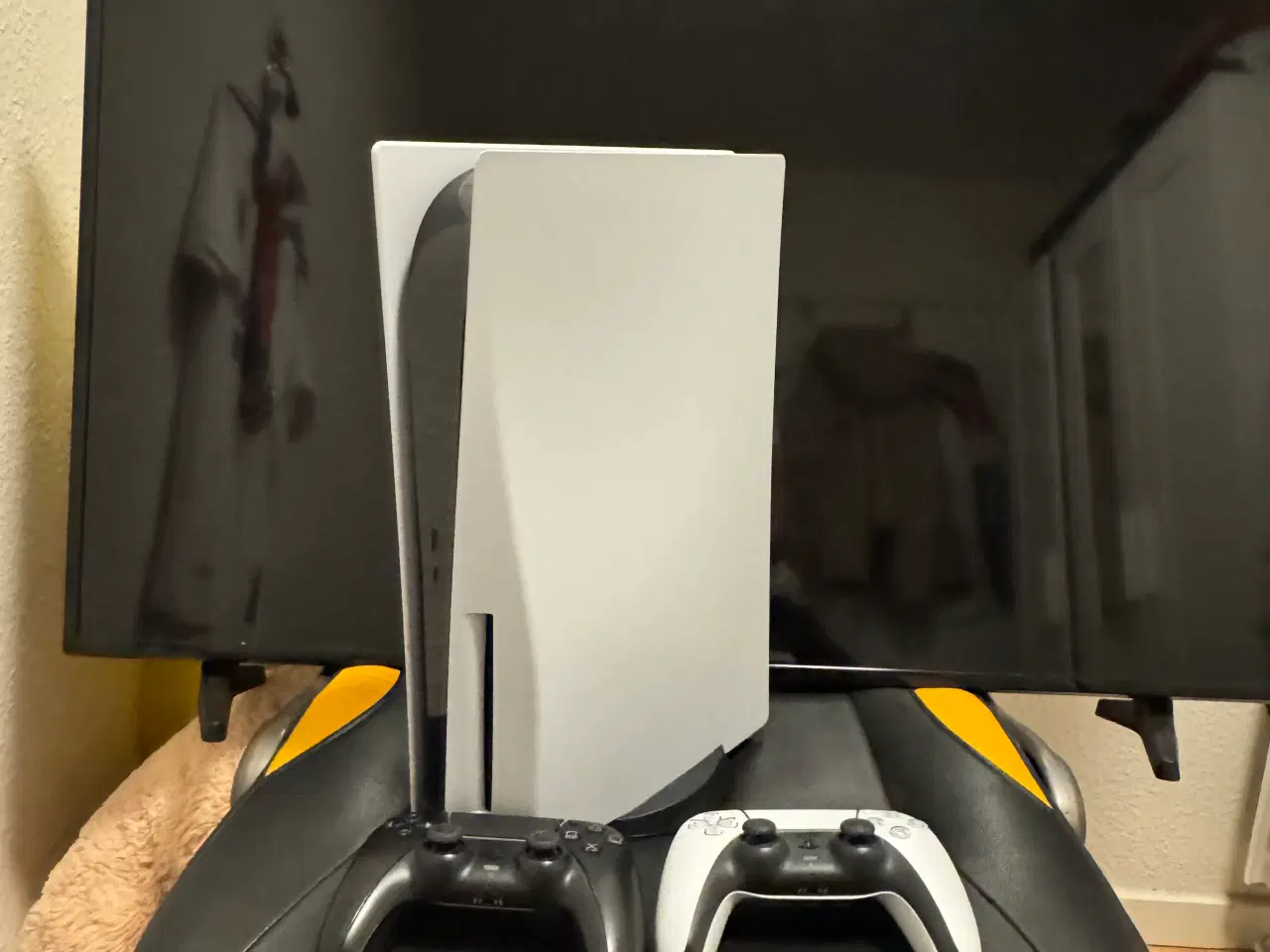 Billede 1 - Playstation 5 med 3 controller + tv + 1 spil