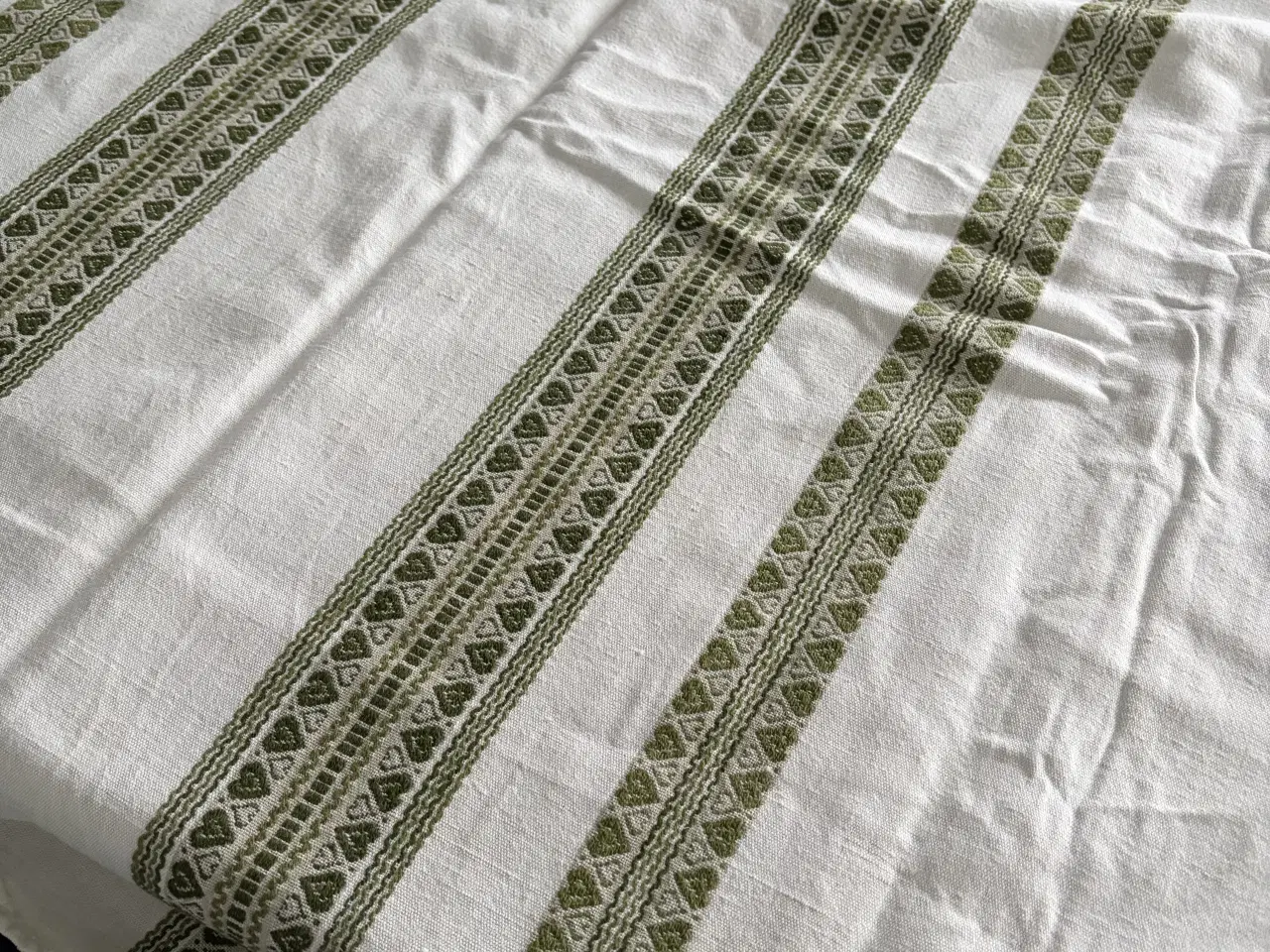 Billede 1 - Vævet dug med grønt mønster