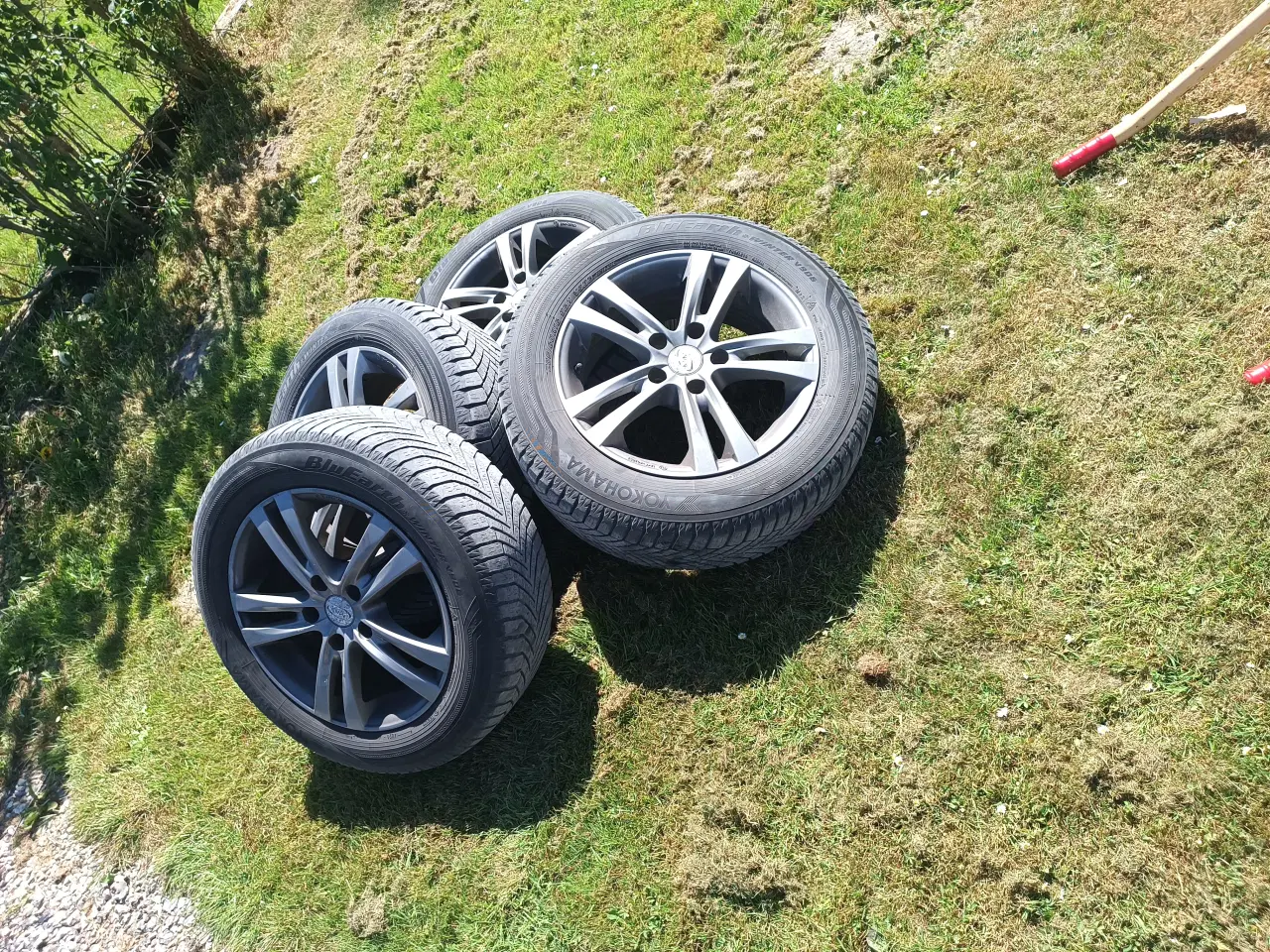 Billede 2 - Alufælge med vinterdæk Nissan Juke