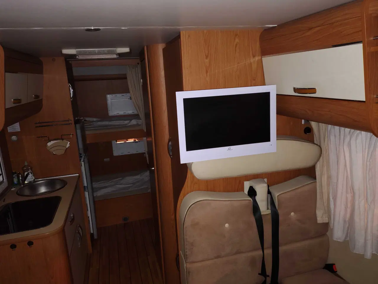 Billede 5 - Autocamper med køje, til den store familie.