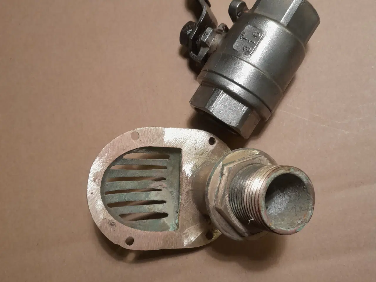 Billede 1 - Bundhane rustfrit og gennemføring med si .