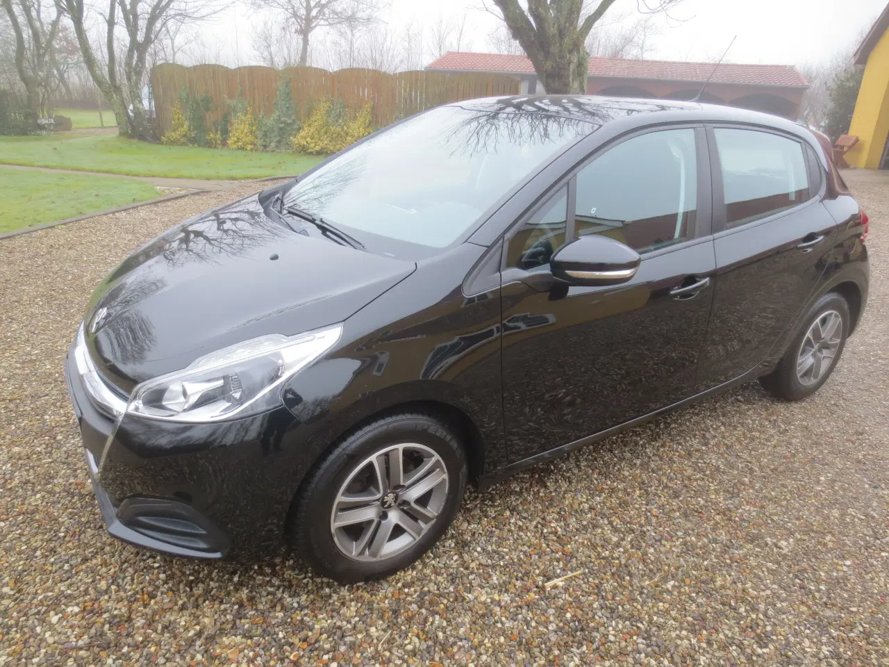 Billede 1 - Peugeot 208 1.2 i År 2015 Km 61000.