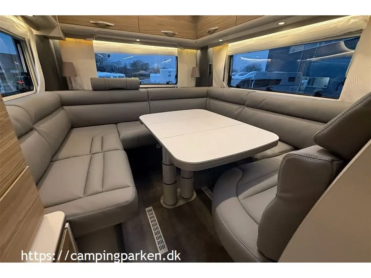 Billede 5 - 2026 - Dethleffs Den ultimative helårsbolig med loungesiddegruppe og gourmetkøkken