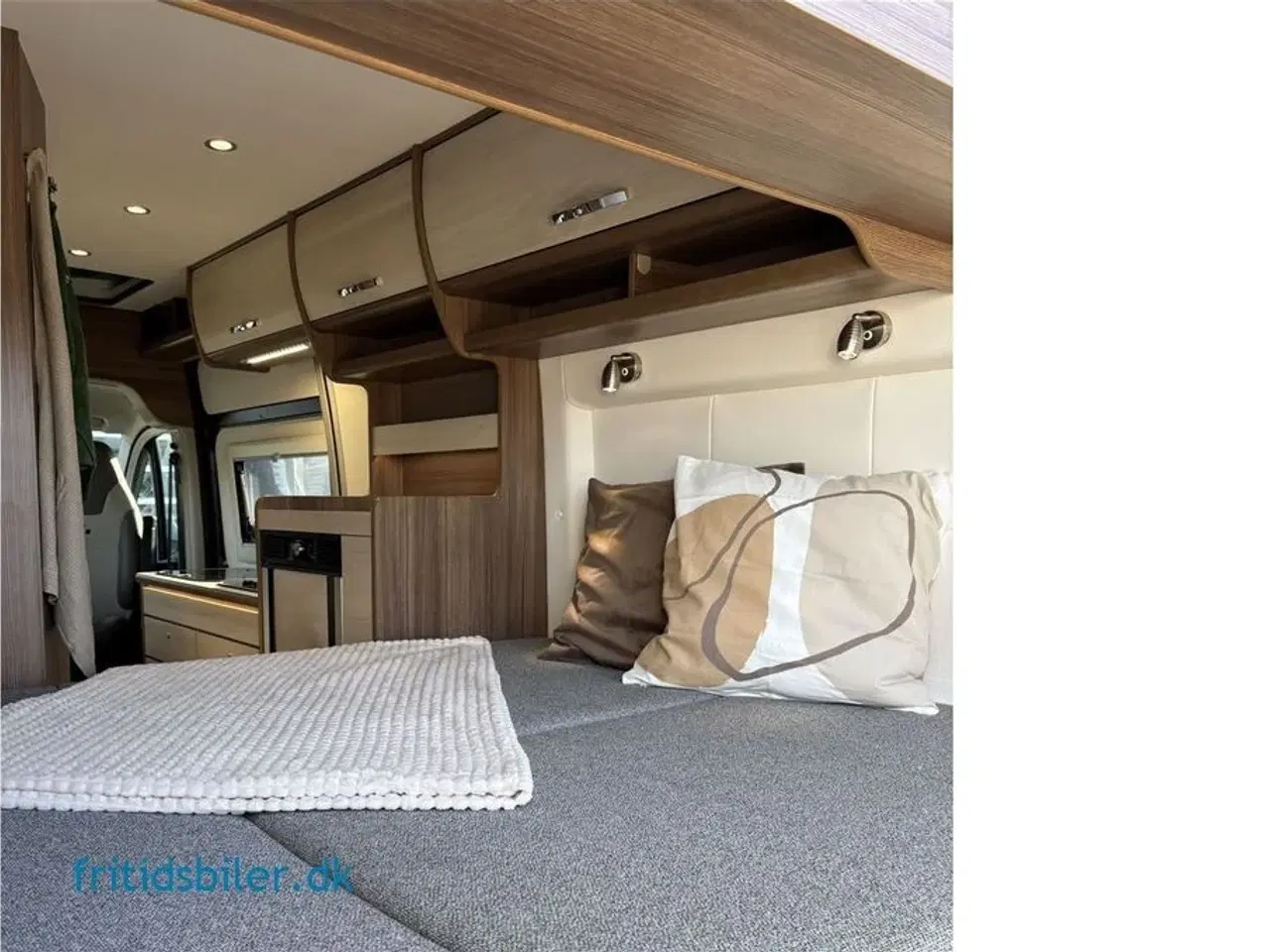 Billede 8 - 2023 - Bravia 599 165 Hk Classic   Bravia 599 Classic med hævetag med hele 4 sovepladser over 190 cm i længden camper vanen til hele familien