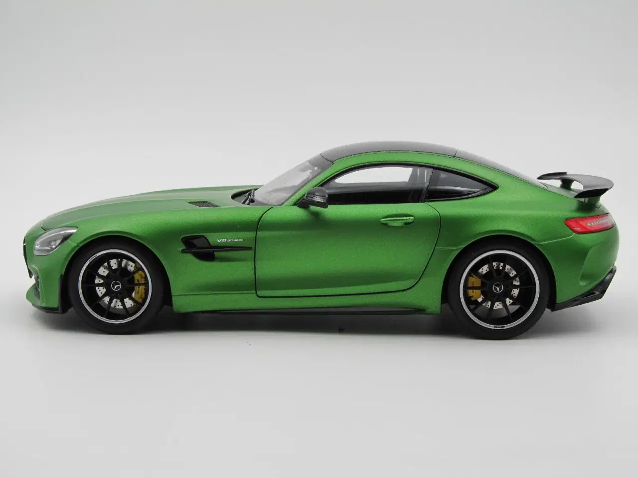 Billede 2 - 2019 Mercedes AMG GT-R Coupé - 1:18