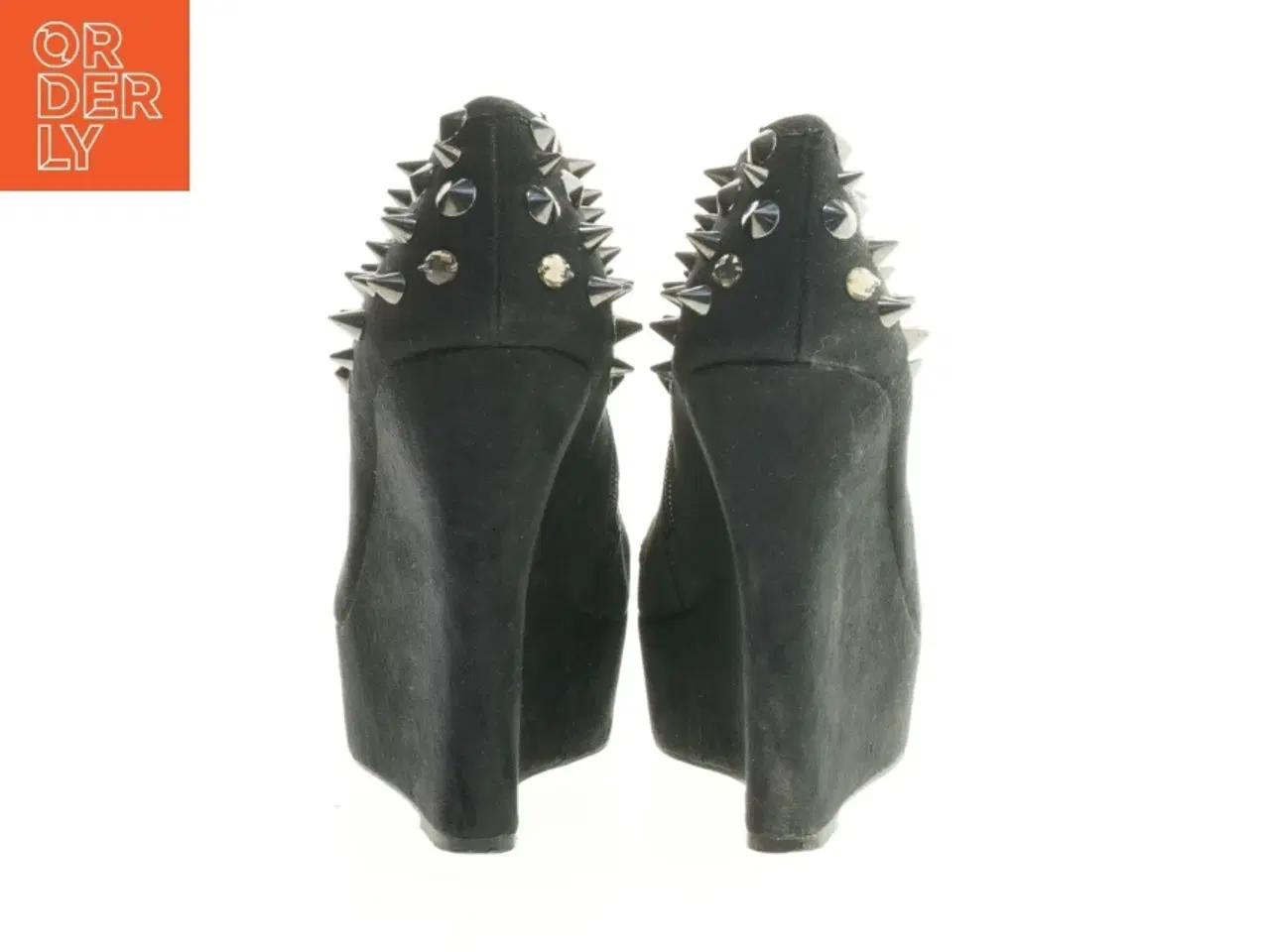 Billede 2 - Høje kilehæle med nitter fra Catwalk (str. 37 )