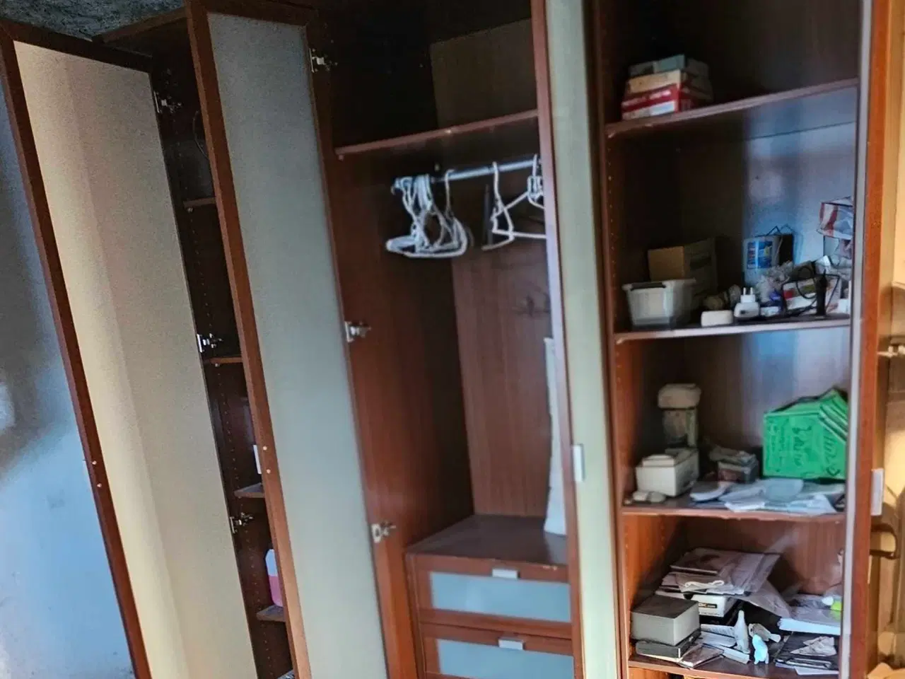 Billede 3 - STORT klædeskab