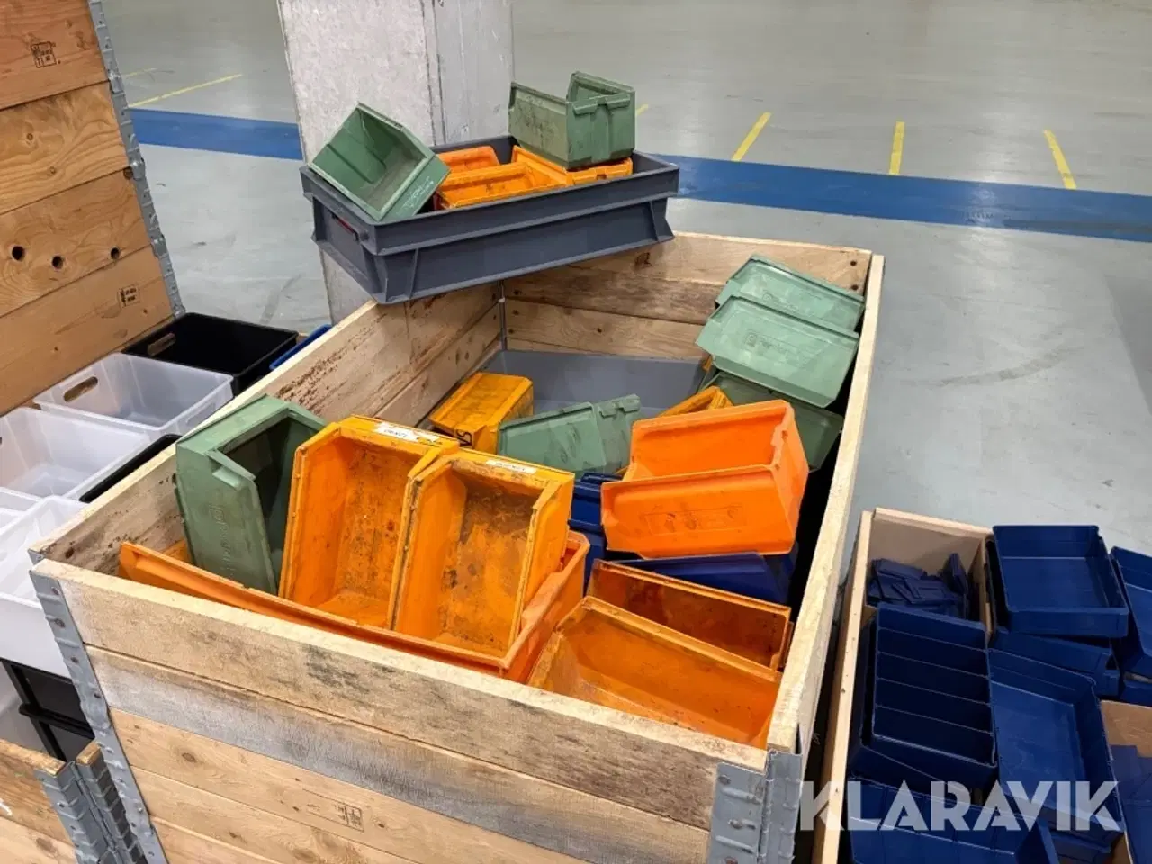 Billede 7 - Stort lot plastik kasser til opbevaring 5 paller