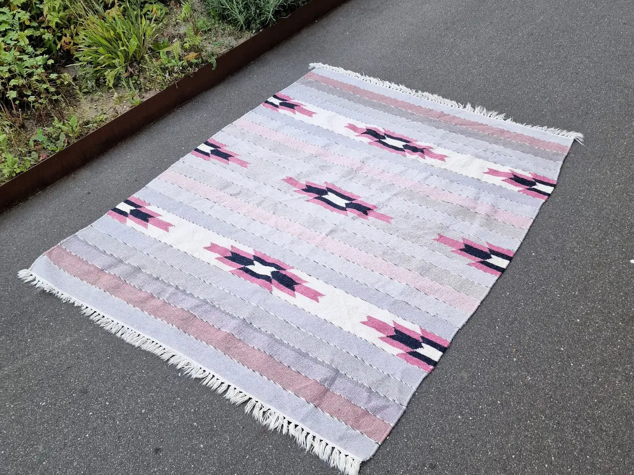 Billede 2 - Super skønt håndvævet kelim tæppe.