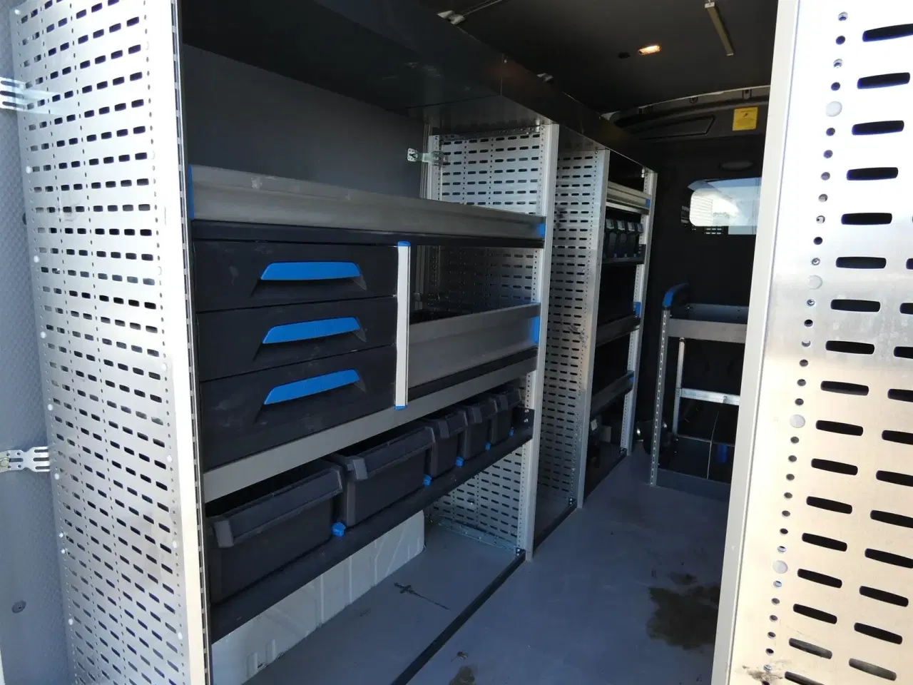 Billede 9 - Ford Transit 350 L2H2 2,0 TDCi Trend VÆRKSTEDSBIL 130HK Van Man.