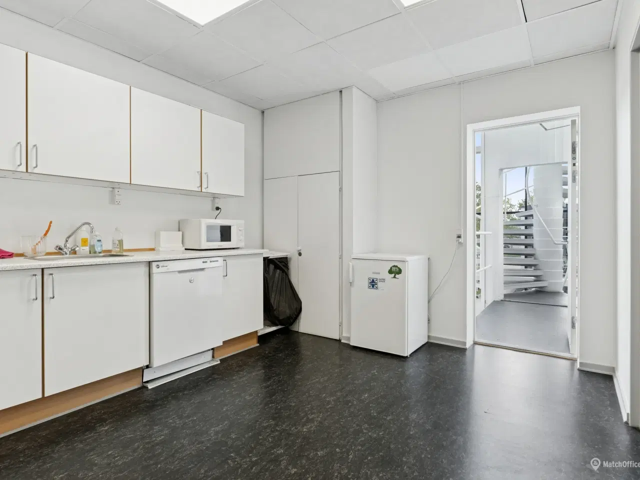 Billede 7 - Lyst og funktionelt kontorlokale tæt på offentlig transport og motorvej