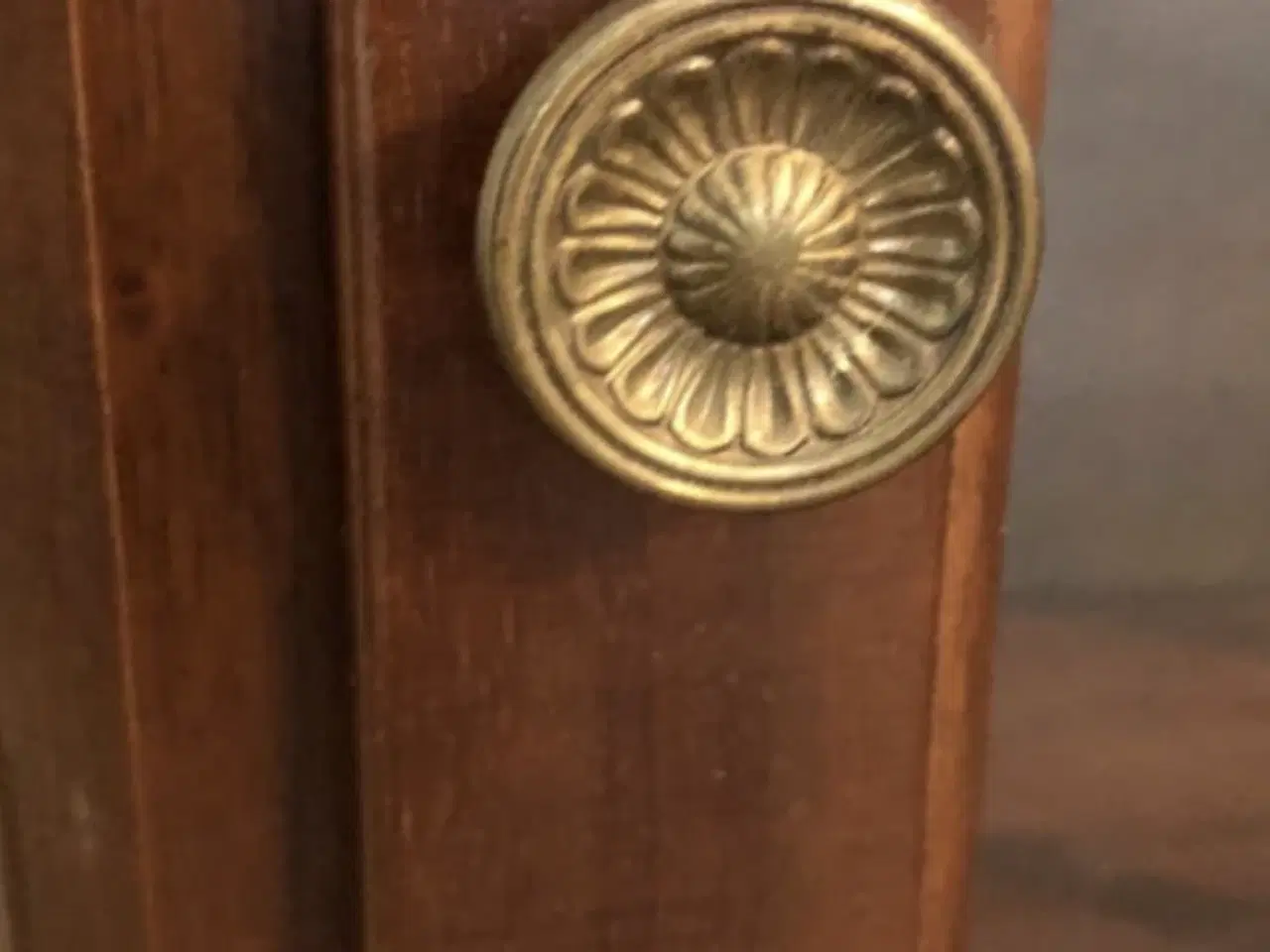 Billede 3 - Gammelt skab .Middelfart 