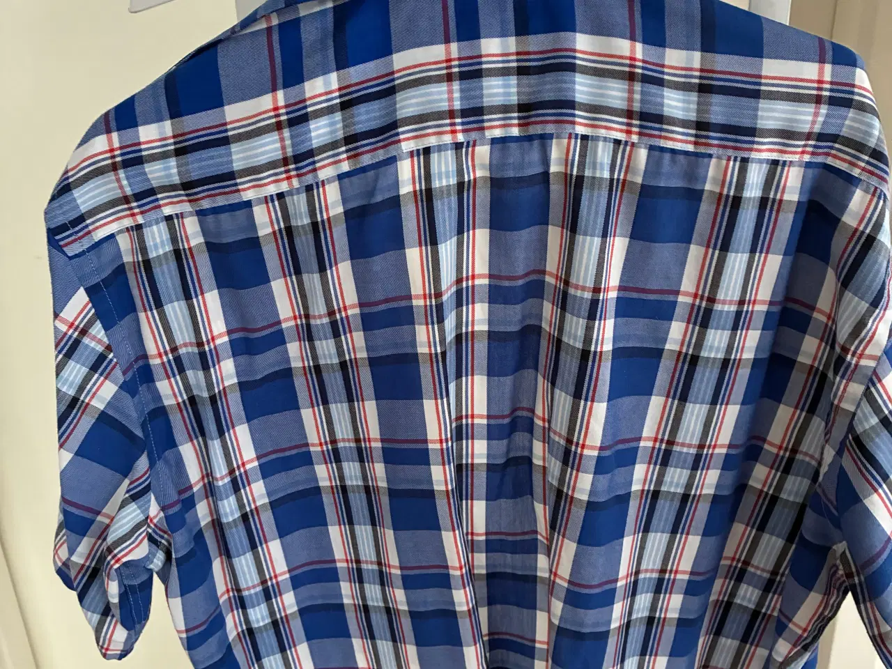 Billede 2 - Pæn ternet skjorte