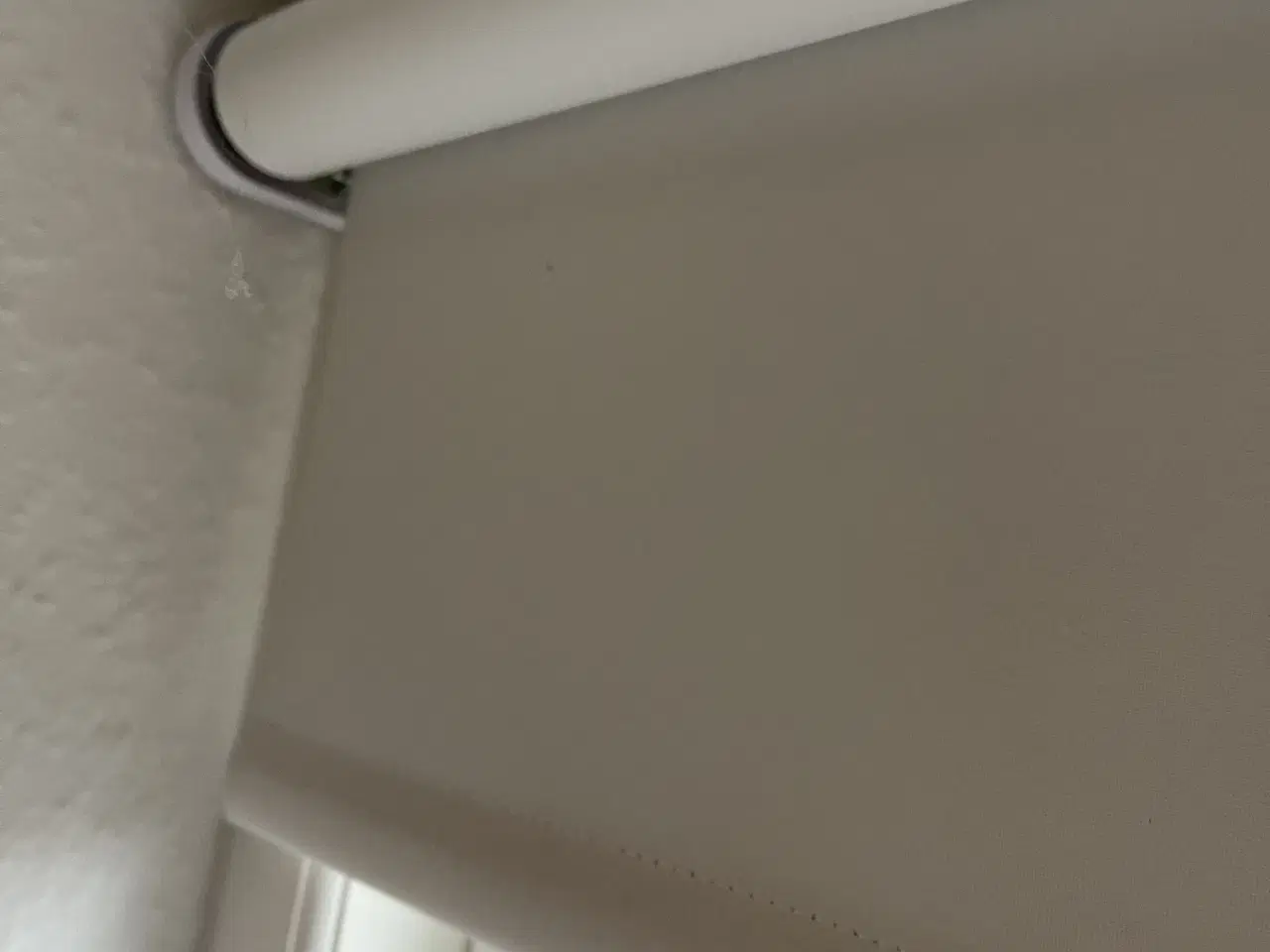 Billede 1 - Rullegardin hvid/ mørklægning